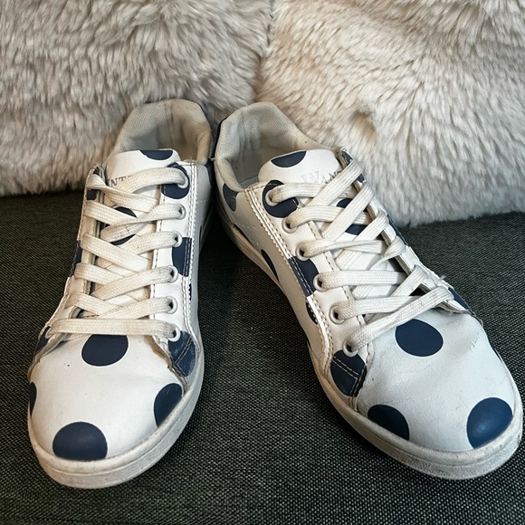 Blue and White polka dot sneakers | 7.5 | - Picture 4 of 4